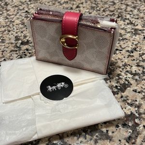 Brand new hisset wallet original Coach!